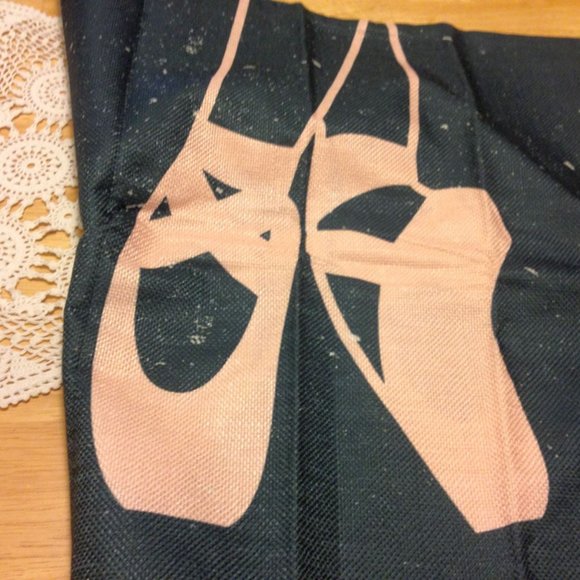 Ballet Slipper pillow cover, nwot - Picture 3 of 3